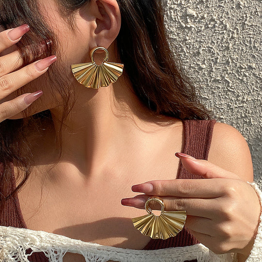 Gold & Silver Fan-Shaped Statement Earrings – Bold & Elegant Jewelry
