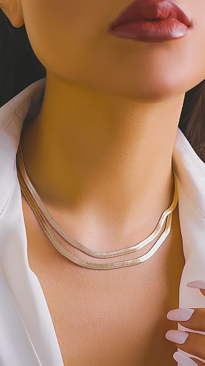 Multi-Layer Chain Choker Necklace – Elegant Gold & Silver Statement Jewelry