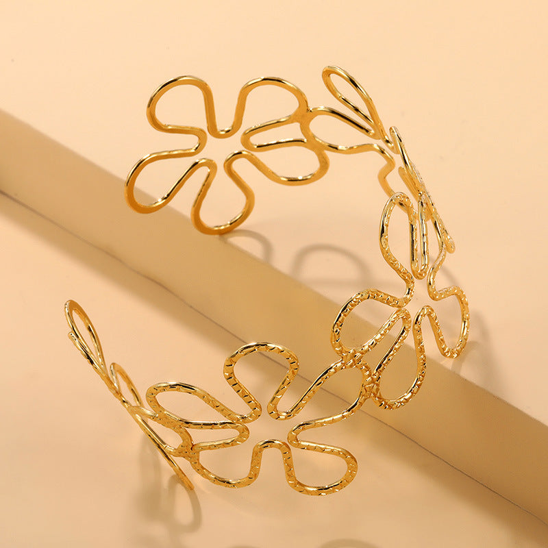 Delicate Daisy Upper Arm Cuff - Gold Flower Bracelet