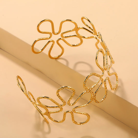 Delicate Daisy Upper Arm Cuff - Gold Flower Bracelet