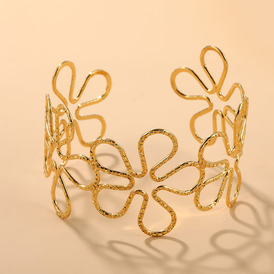 Delicate Daisy Upper Arm Cuff - Gold Flower Bracelet