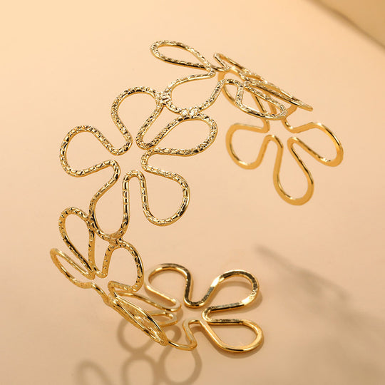 Delicate Daisy Upper Arm Cuff - Gold Flower Bracelet